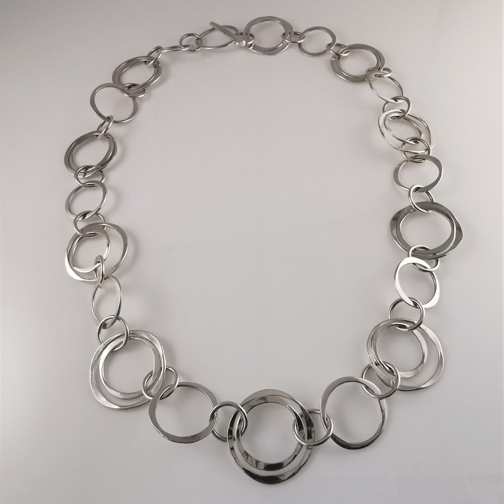 1. A Hammered Interlinking Organic Hoop Necklace