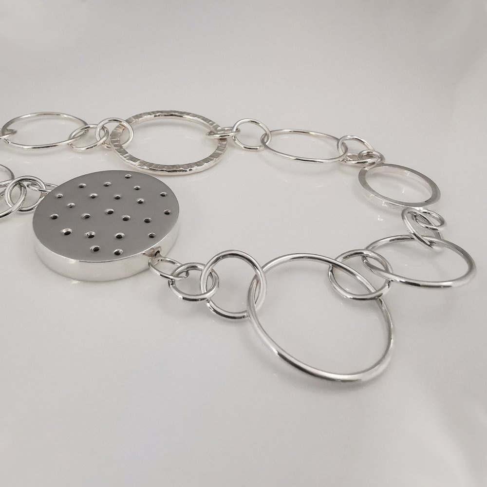 4.-A-Silver-Interlocking-Hoop-and-Vesicle-Bead-Necklace
