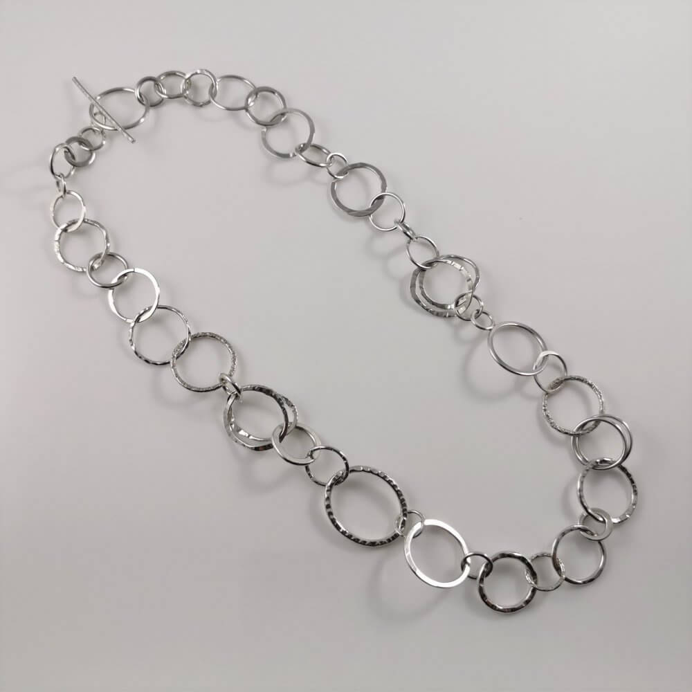 1. A Silver Interlinking Textured Hoop NecklaceIMG_20200115_163238 (2)